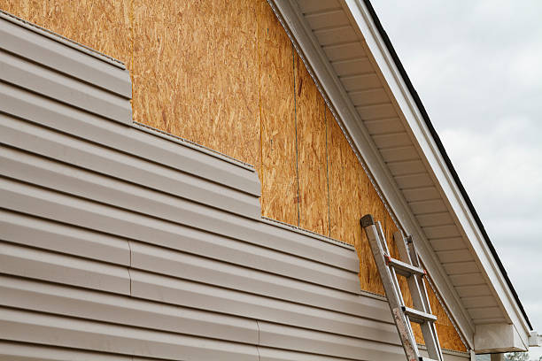Professional Vinyl Siding technician working in Columbus, OH
